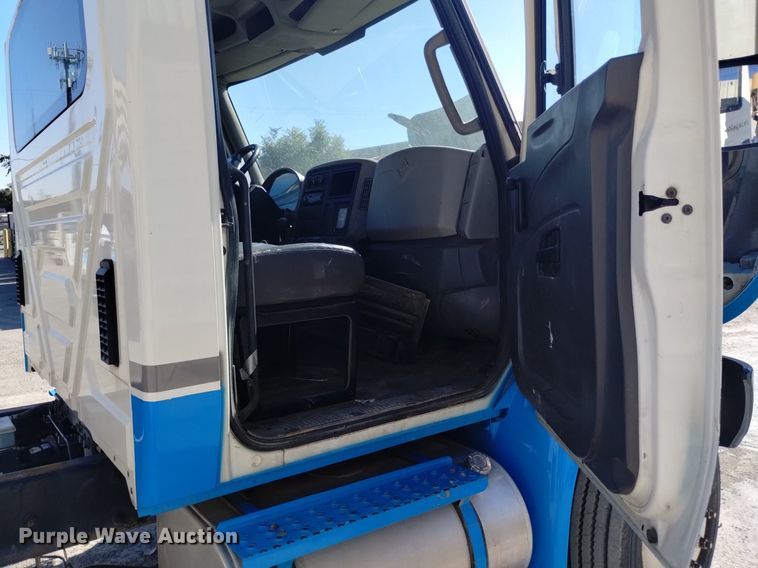 image for item DK8866 2012 International 4300  truck cab and chassis