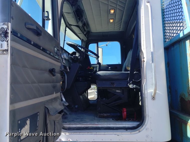 image for item DK8867 1998 International 9100  crane truck