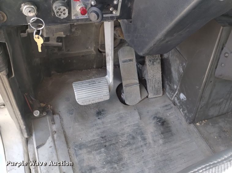 image for item DK8867 1998 International 9100  crane truck