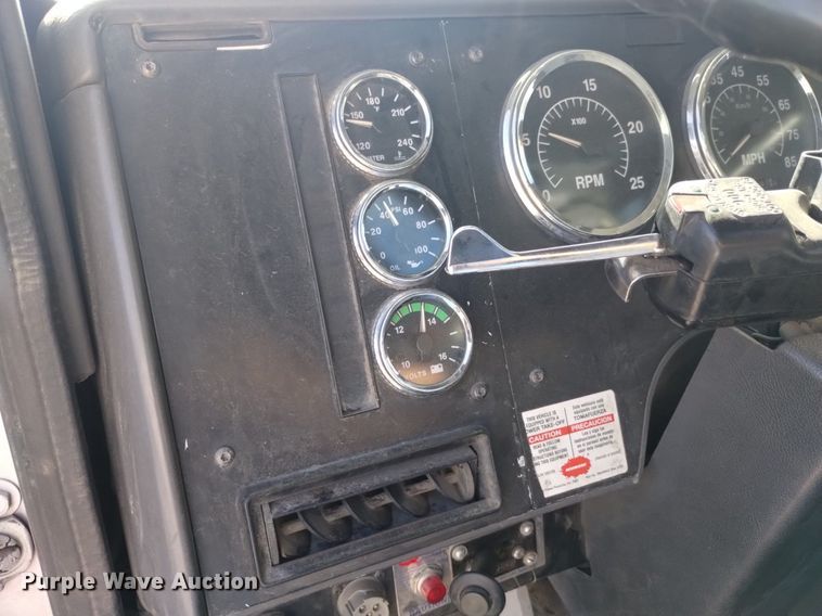 image for item DK8867 1998 International 9100  crane truck