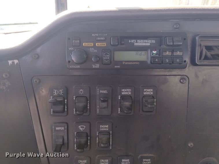 image for item DK8867 1998 International 9100  crane truck