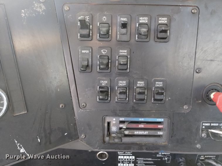 image for item DK8867 1998 International 9100  crane truck