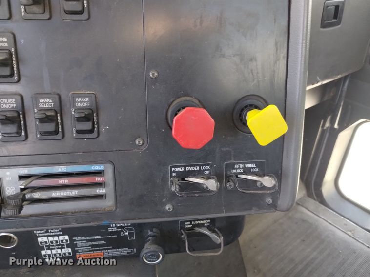 image for item DK8867 1998 International 9100  crane truck