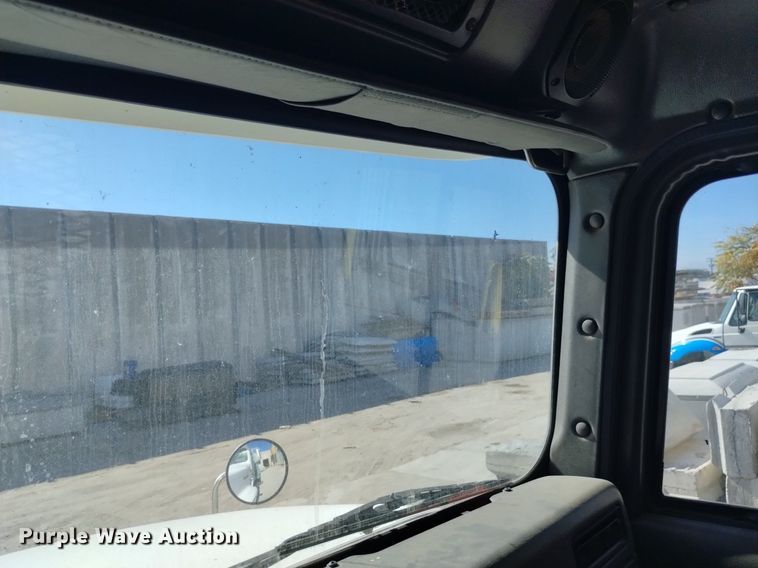 image for item DK8867 1998 International 9100  crane truck