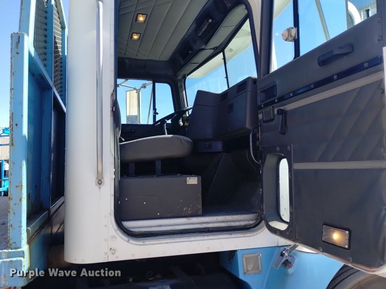 image for item DK8867 1998 International 9100  crane truck