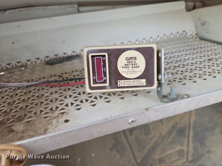 image for item DN7064 Taylor Dunn GT 370  golf cart