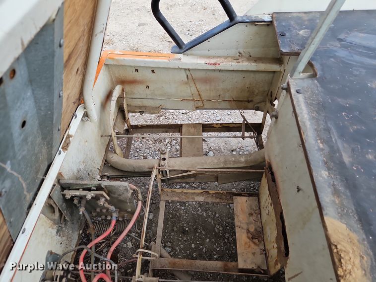 image for item DN7064 Taylor Dunn GT 370  golf cart