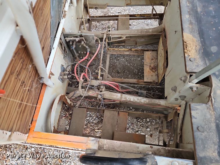 image for item DN7064 Taylor Dunn GT 370  golf cart