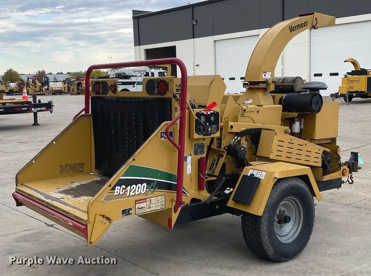 image for item DP0103 2009 Vermeer BC1200XL  wood chipper