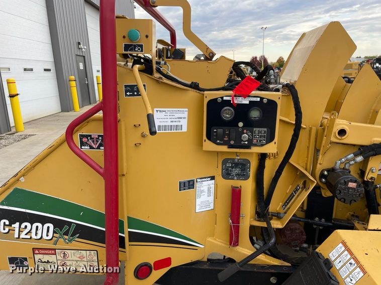 image for item DP0103 2009 Vermeer BC1200XL  wood chipper