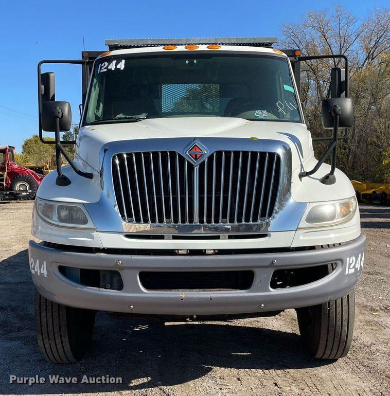 image for item DP0192 2016 International 4300  flatbed truck