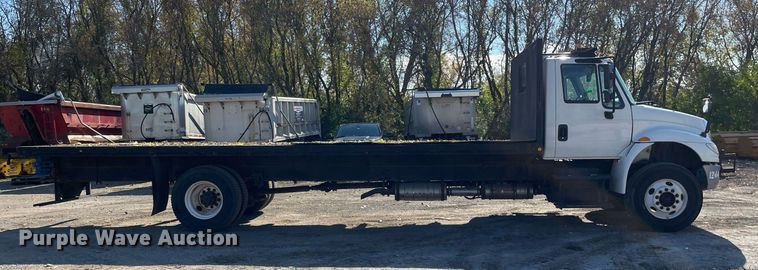 image for item DP0192 2016 International 4300  flatbed truck