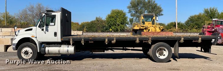 image for item DP0192 2016 International 4300  flatbed truck