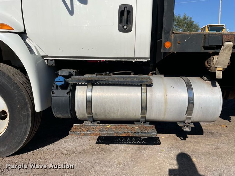 image for item DP0192 2016 International 4300  flatbed truck