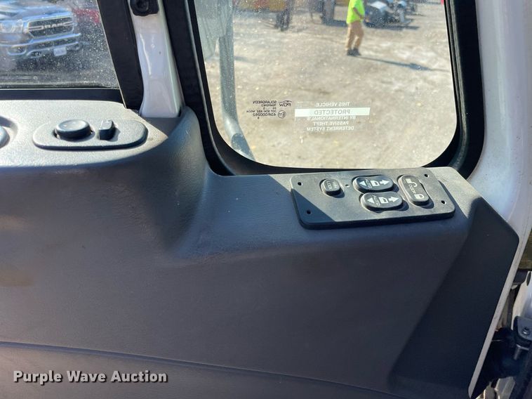 image for item DP0192 2016 International 4300  flatbed truck