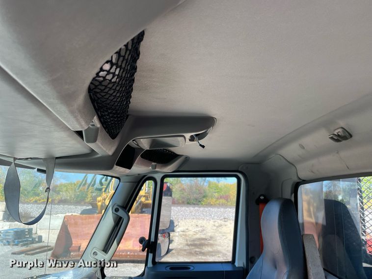 image for item DP0192 2016 International 4300  flatbed truck