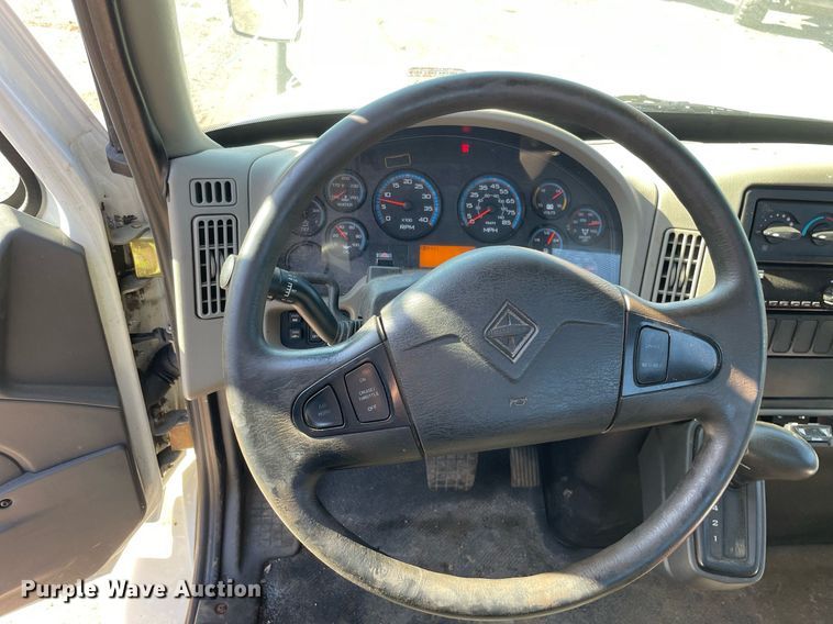 image for item DP0192 2016 International 4300  flatbed truck