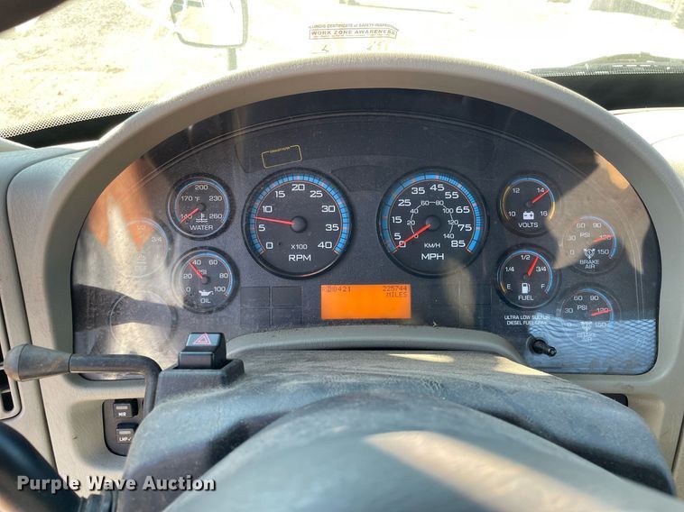 image for item DP0192 2016 International 4300  flatbed truck