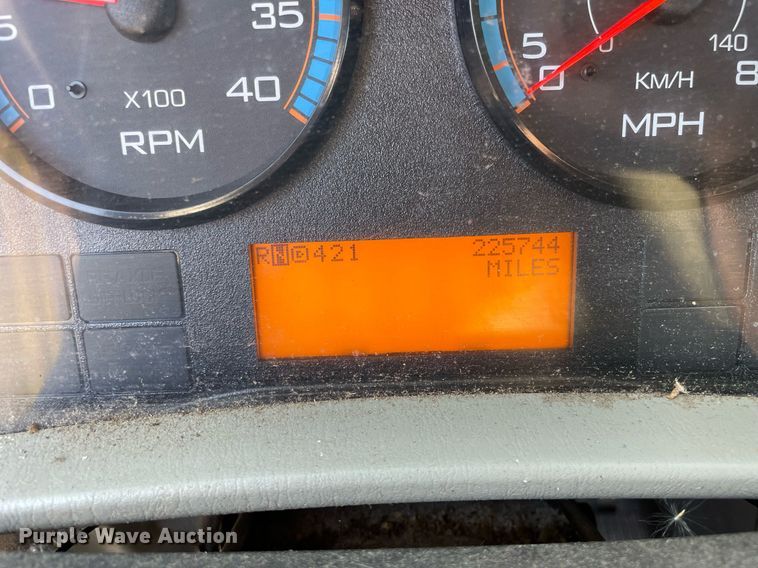 image for item DP0192 2016 International 4300  flatbed truck