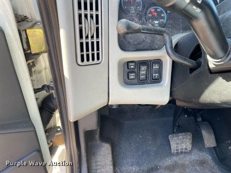 image for item DP0192 2016 International 4300  flatbed truck