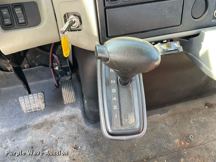 image for item DP0192 2016 International 4300  flatbed truck