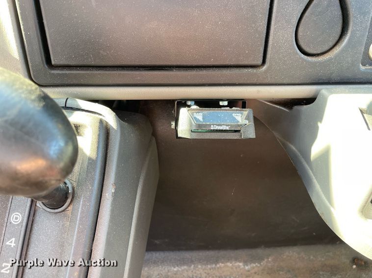 image for item DP0192 2016 International 4300  flatbed truck