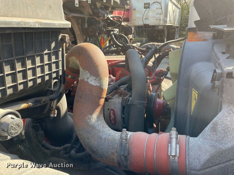 image for item DP0192 2016 International 4300  flatbed truck