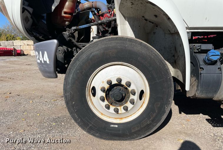 image for item DP0192 2016 International 4300  flatbed truck