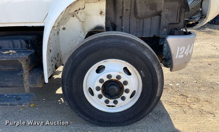 image for item DP0192 2016 International 4300  flatbed truck