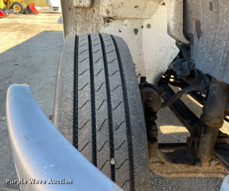 image for item DP0192 2016 International 4300  flatbed truck