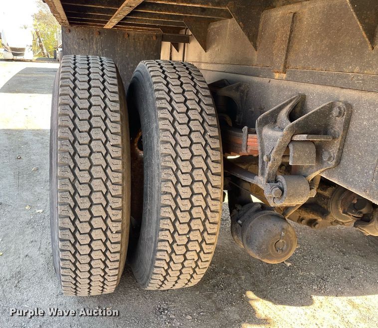 image for item DP0192 2016 International 4300  flatbed truck