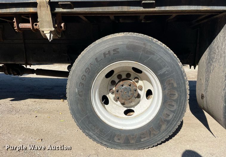 image for item DP0192 2016 International 4300  flatbed truck