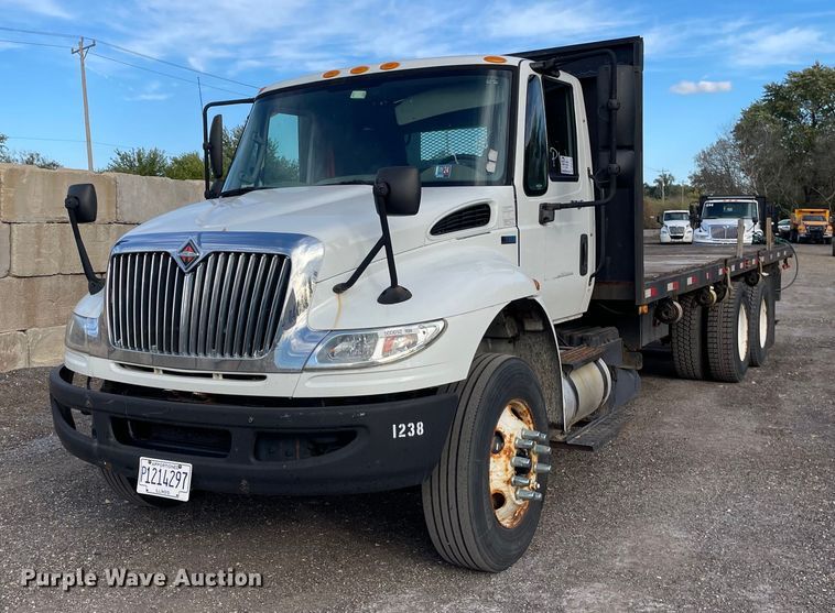 image for item DP0199 2013 International 4400  flatbed truck