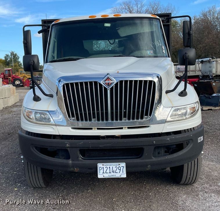 image for item DP0199 2013 International 4400  flatbed truck