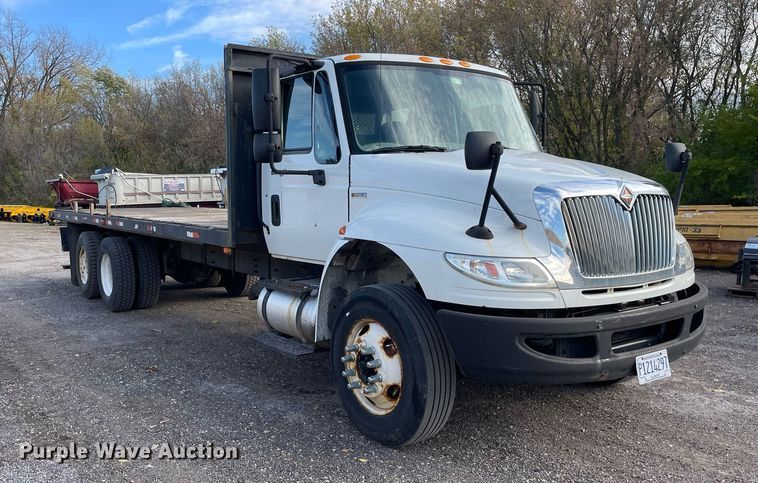 image for item DP0199 2013 International 4400  flatbed truck