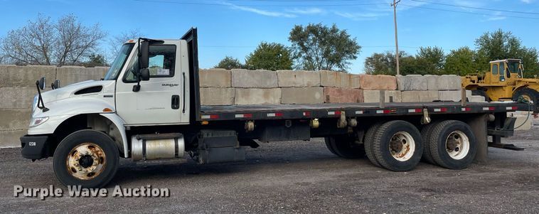 image for item DP0199 2013 International 4400  flatbed truck