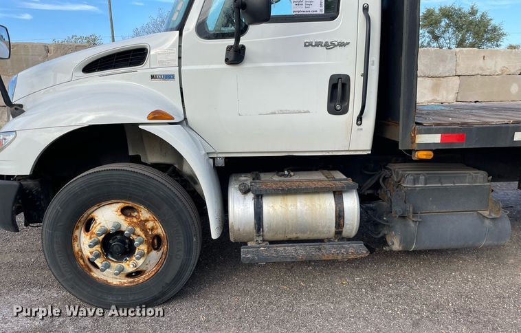 image for item DP0199 2013 International 4400  flatbed truck