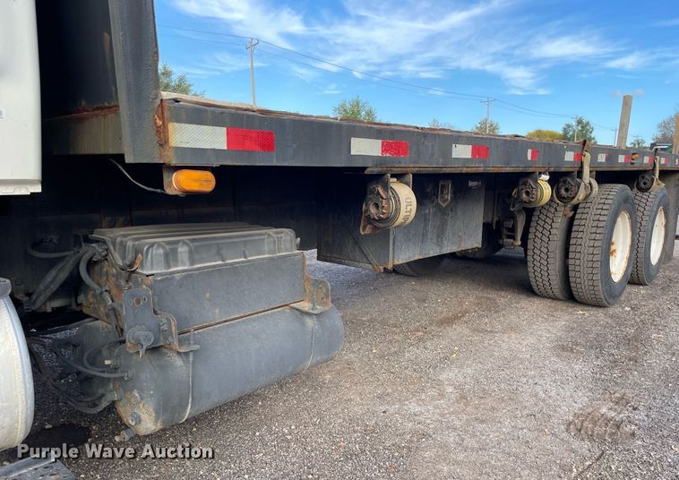 image for item DP0199 2013 International 4400  flatbed truck