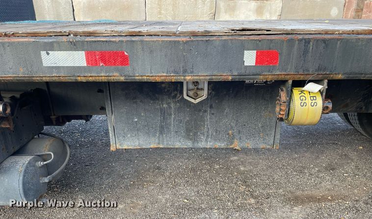 image for item DP0199 2013 International 4400  flatbed truck