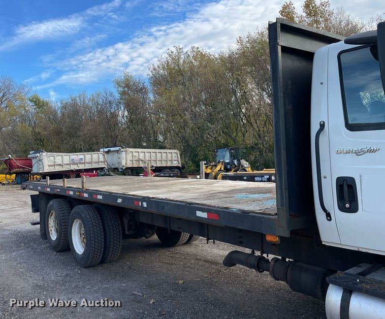 image for item DP0199 2013 International 4400  flatbed truck