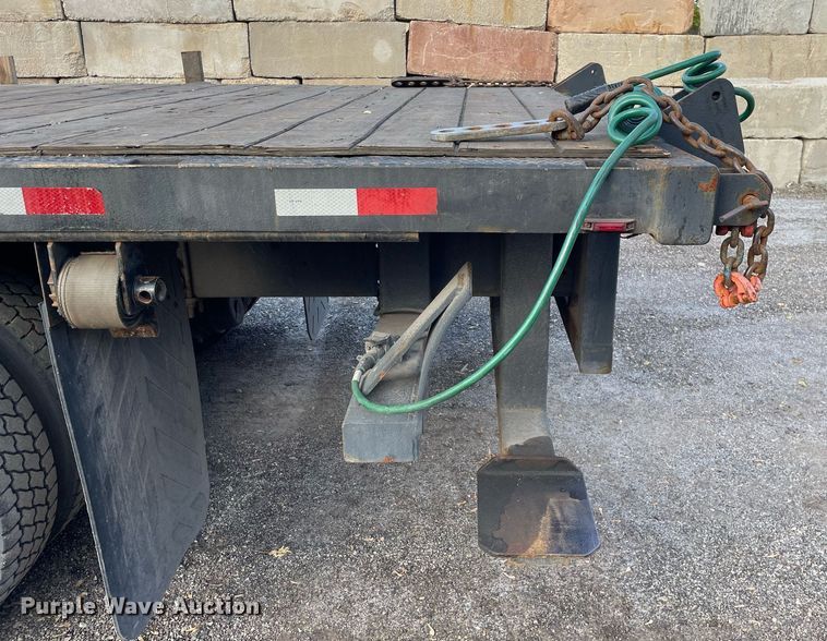 image for item DP0199 2013 International 4400  flatbed truck