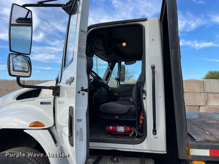 image for item DP0199 2013 International 4400  flatbed truck