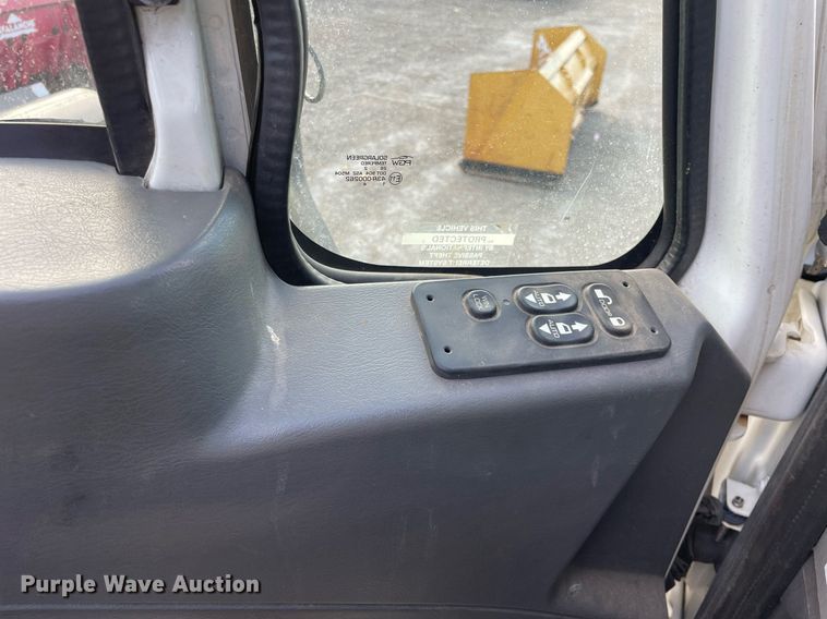 image for item DP0199 2013 International 4400  flatbed truck