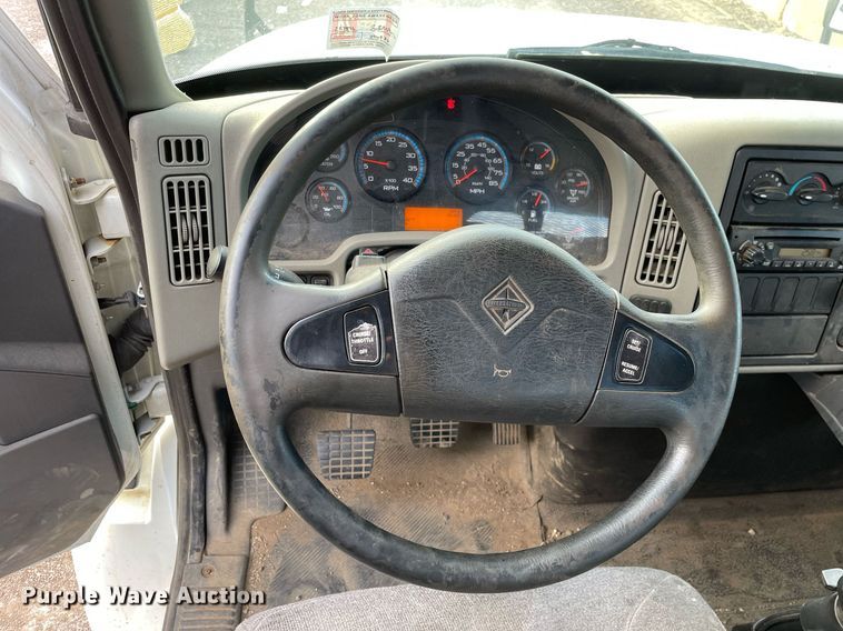 image for item DP0199 2013 International 4400  flatbed truck