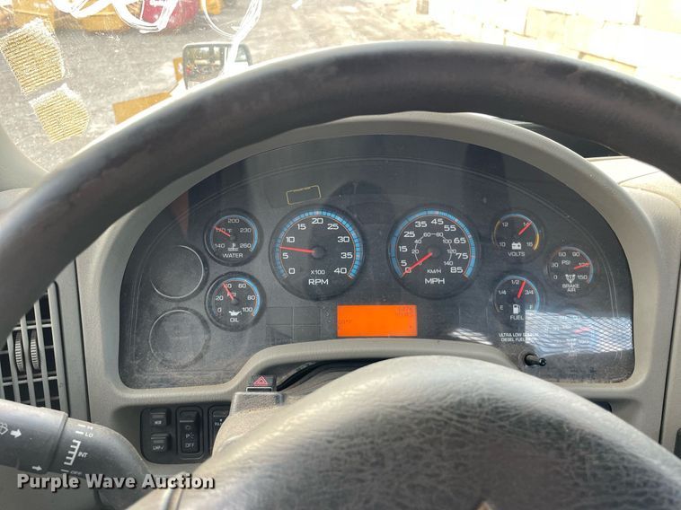 image for item DP0199 2013 International 4400  flatbed truck