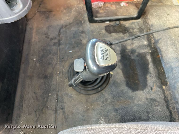 image for item DP0199 2013 International 4400  flatbed truck