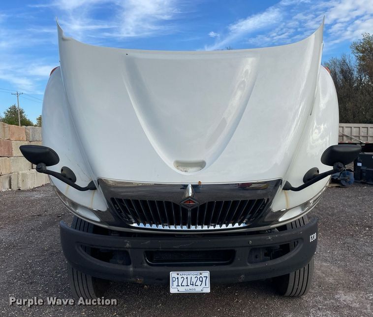 image for item DP0199 2013 International 4400  flatbed truck