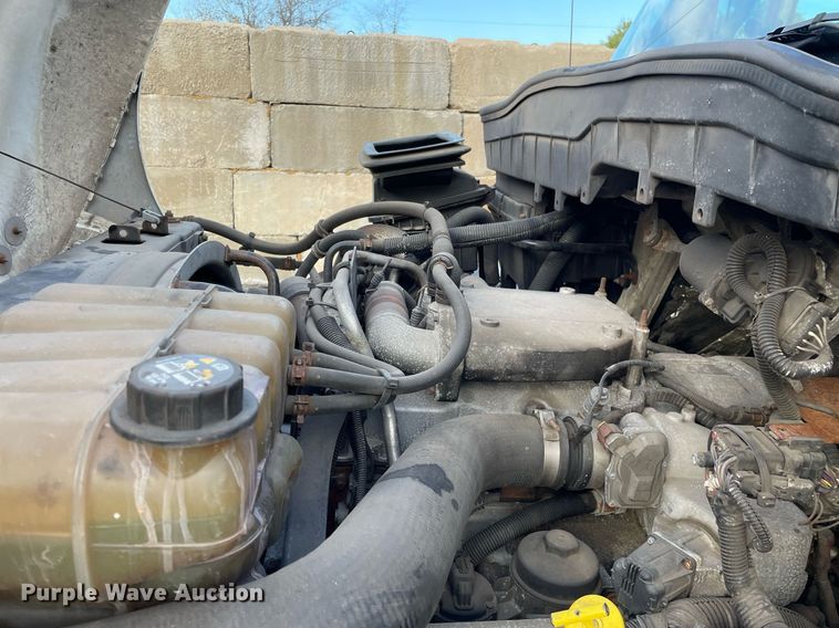 image for item DP0199 2013 International 4400  flatbed truck