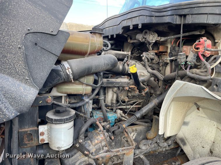 image for item DP0199 2013 International 4400  flatbed truck