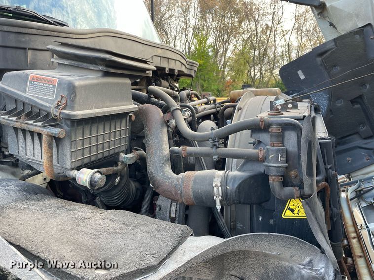 image for item DP0199 2013 International 4400  flatbed truck